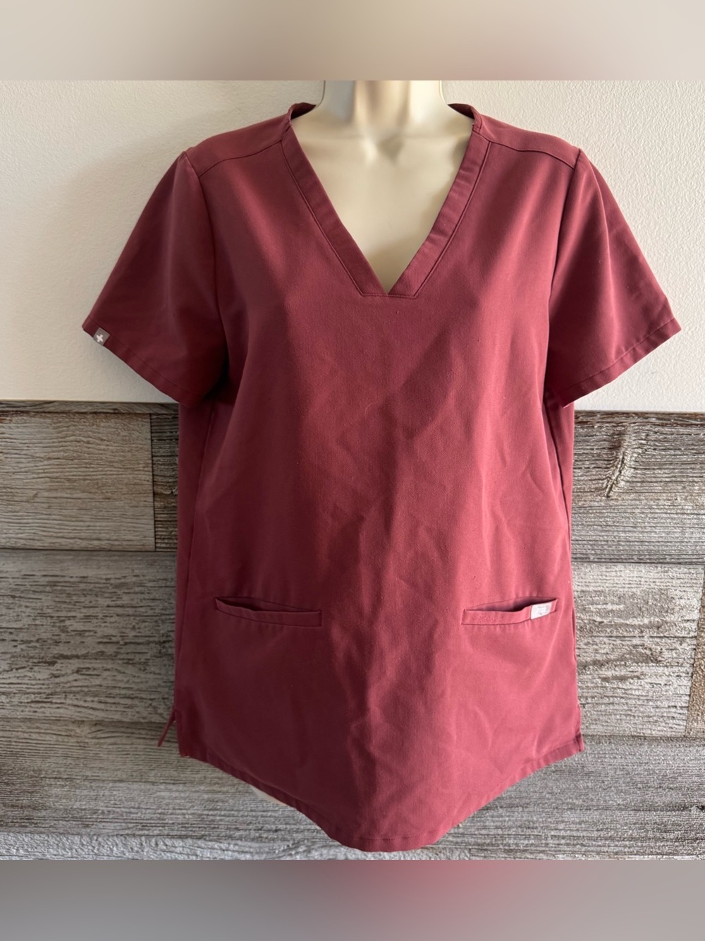 FIGS Casma Scrub Top Women’s S V-Neck Two Pocket Technical Collection (C1)